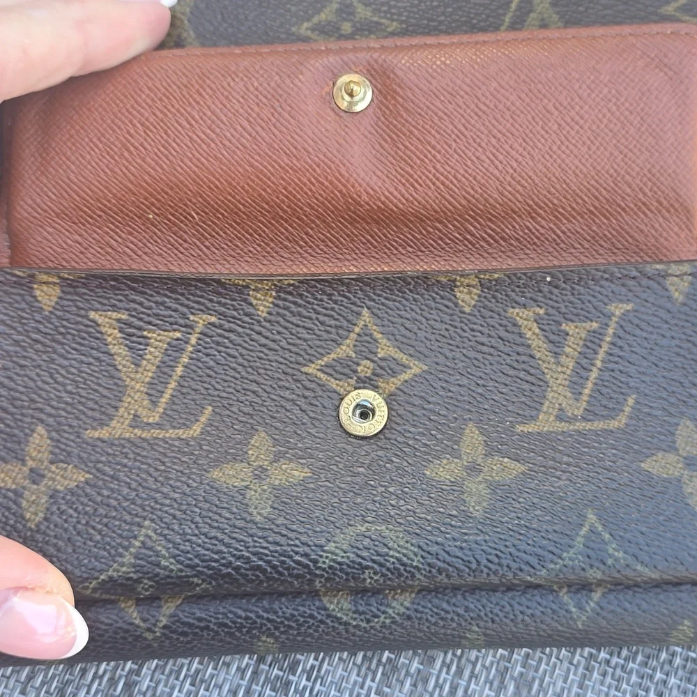 Free With $200 Purchase Louis Vuitton Monogram Wallet - Picture 8 of 14